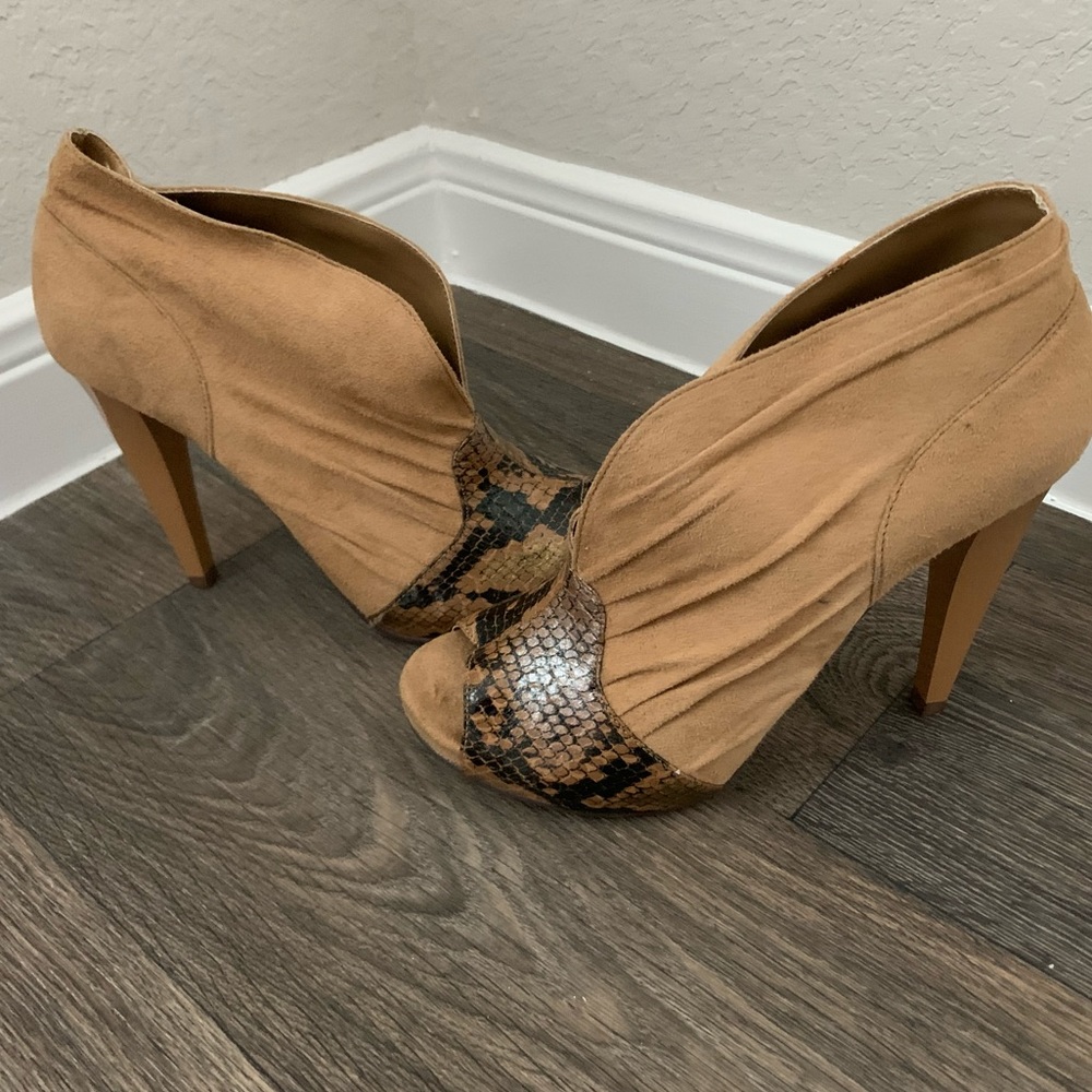 Michael Antonis Heels